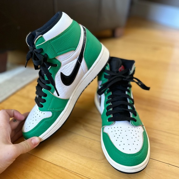 Air Jordan 1 Retro High OG “Lucky Green” - Picture 3 of 14